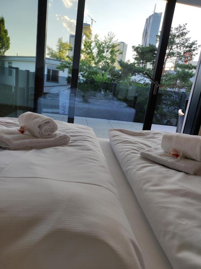 Luxurioeses Penthouse Mit Blick Auf Die Uno-City Und Dem Kaiserwasser. 3Schlafzimmer, 2 Baeder, Privat Lift Ins Apartment เวียนนา ภายนอก รูปภาพ