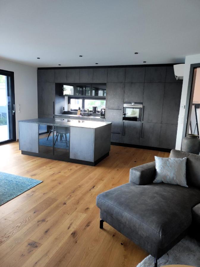 Luxurioeses Penthouse Mit Blick Auf Die Uno-City Und Dem Kaiserwasser. 3Schlafzimmer, 2 Baeder, Privat Lift Ins Apartment เวียนนา ภายนอก รูปภาพ